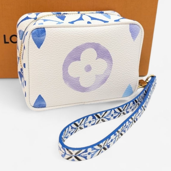 ✨️Like new , Authentic Louis Vuitton Limited Edition Wapity Wristlet - Picture 4 of 16